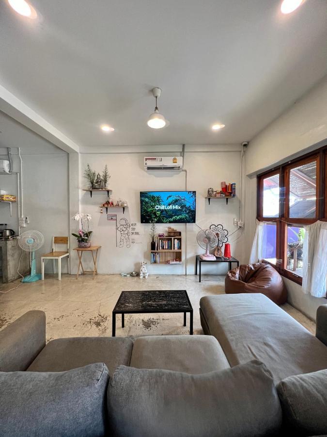 Together Backpackers Hostel Chiang Rai Luaran gambar